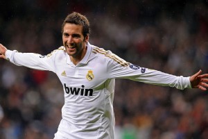 乐鱼全站-勇士三分手感火热，库里连续命中关键投篮，库里38分勇士双杀